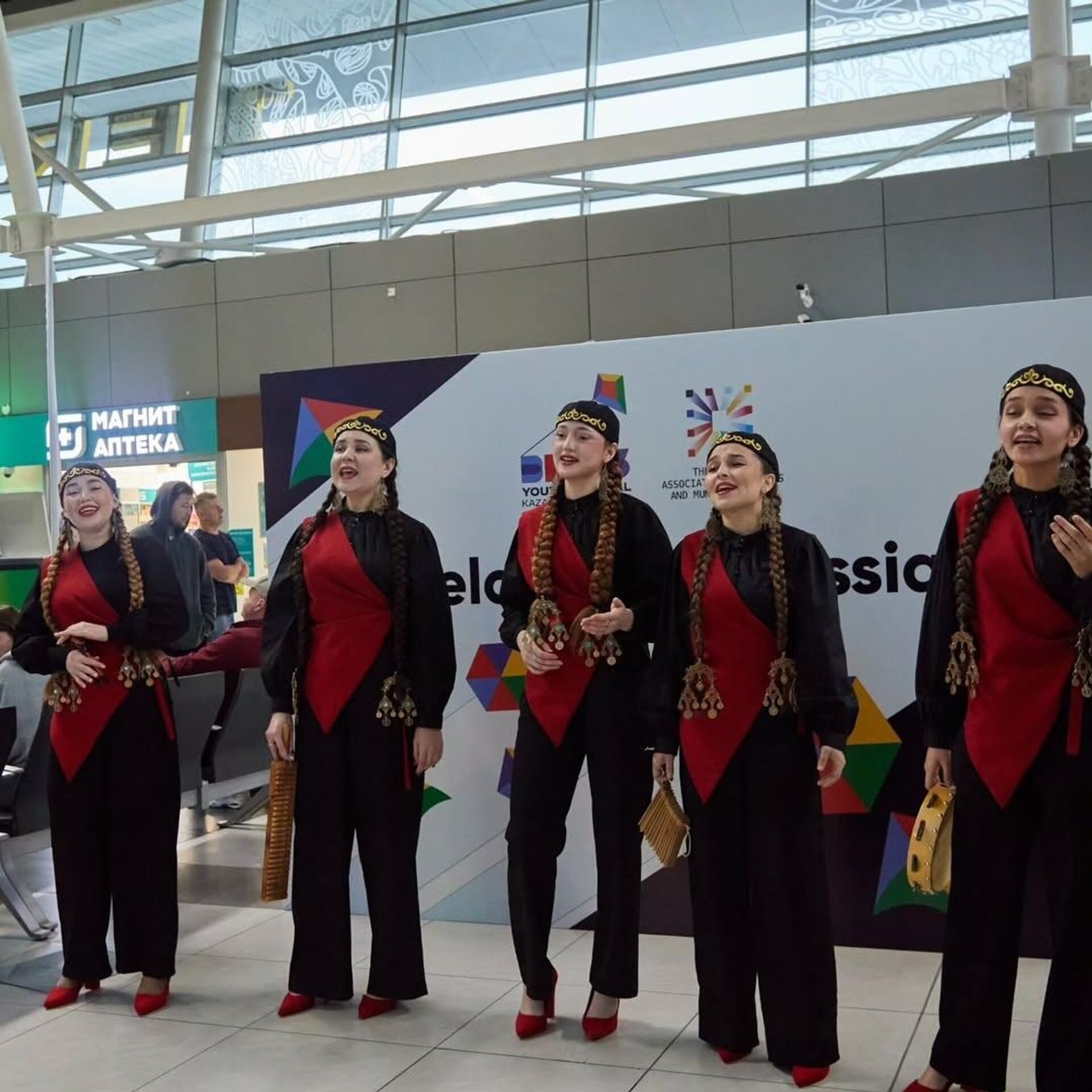 Участники юношеского фестиваля БРИКС, проходящего в Татарстане - Sputnik Қазақстан, 1920, 22.09.2025