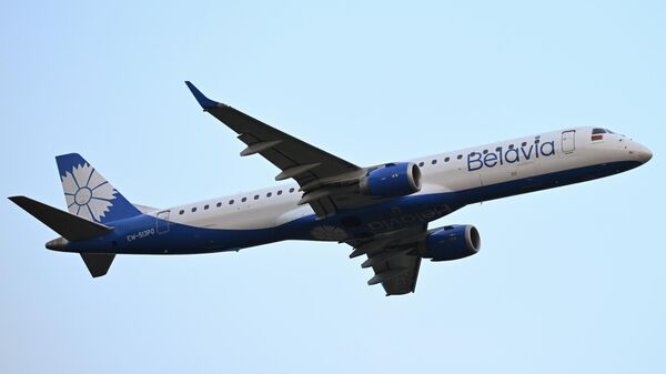 Пассажирский самолет Embraer E195 авиакомпании Белавиа - Sputnik Казахстан