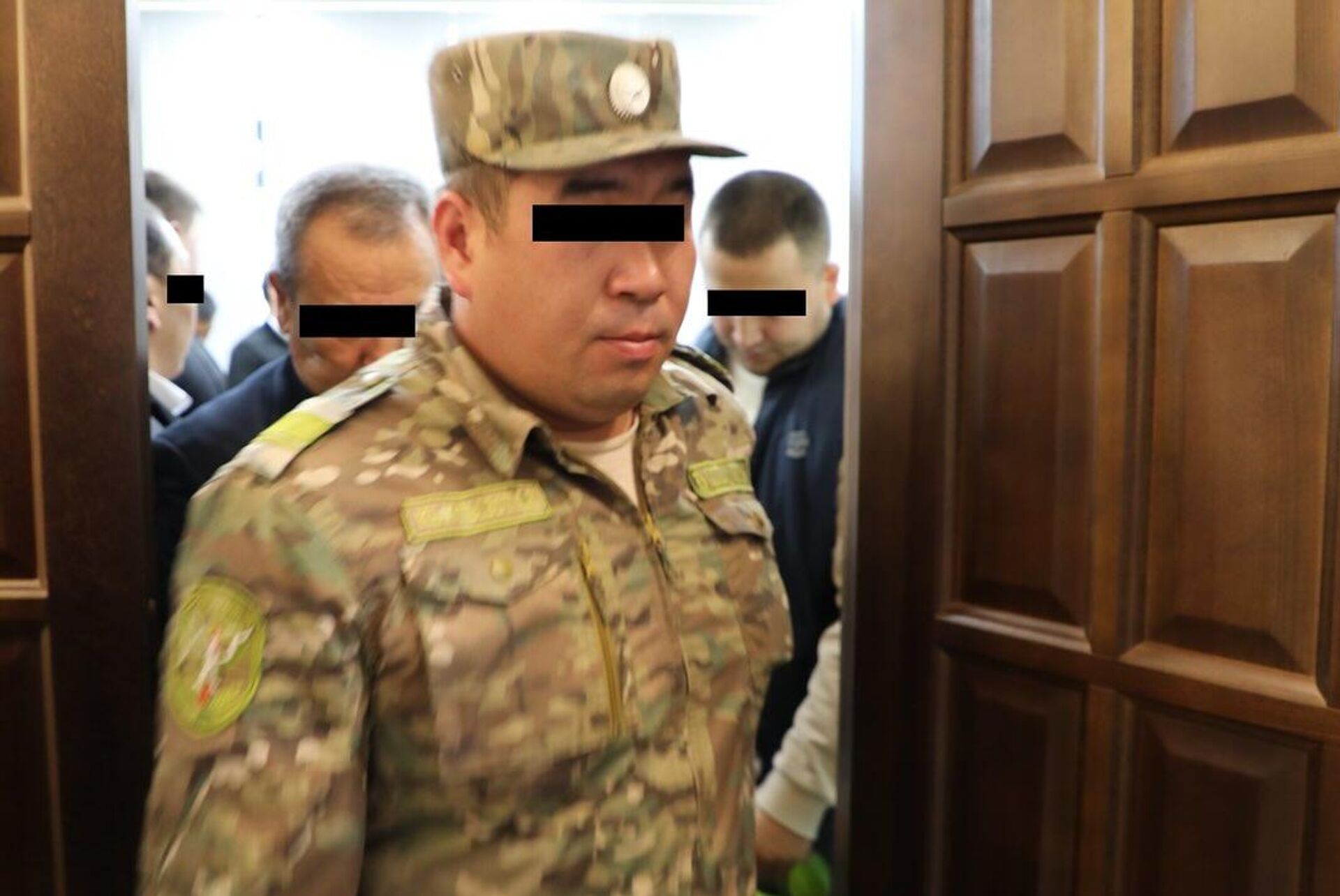 24 чиновников задержали на совещании в ГКНБ Кыргызстана  - Sputnik Казахстан, 1920, 24.09.2025