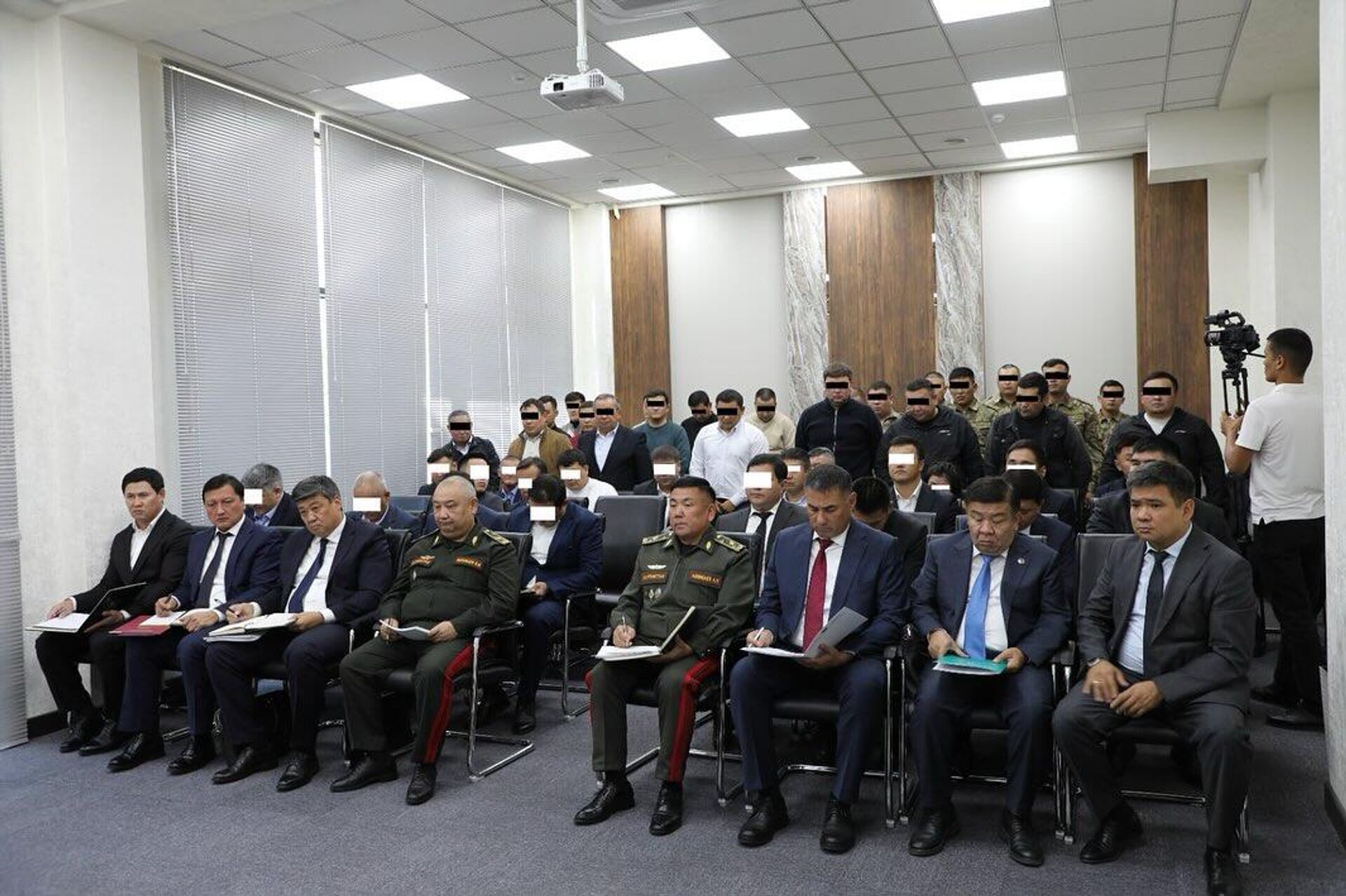 24 чиновников задержали на совещании в ГКНБ Кыргызстана  - Sputnik Казахстан, 1920, 24.09.2025