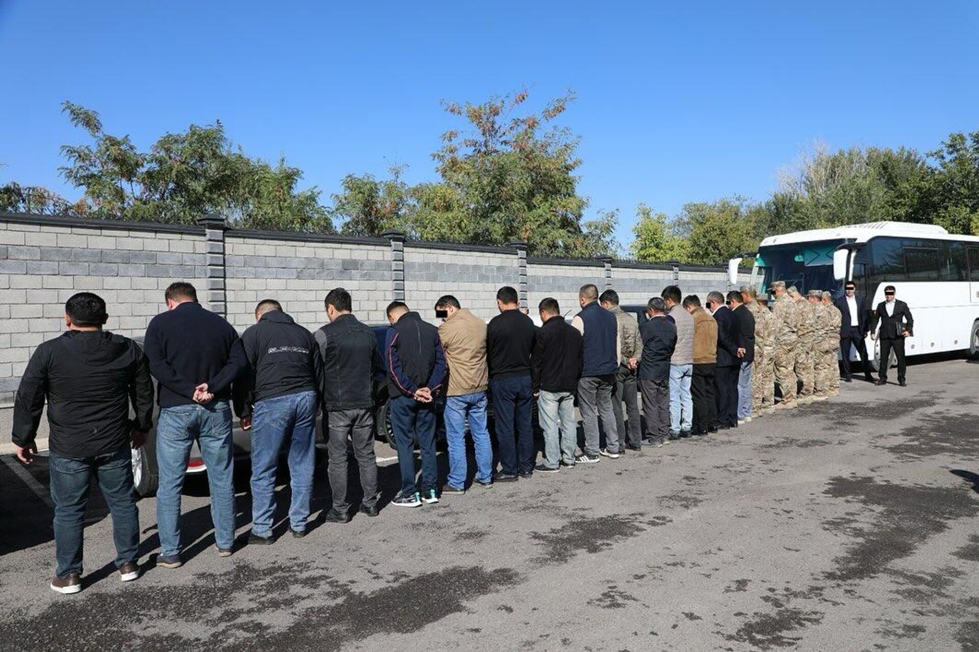 24 чиновников задержали на совещании в ГКНБ Кыргызстана  - Sputnik Казахстан, 1920, 24.09.2025