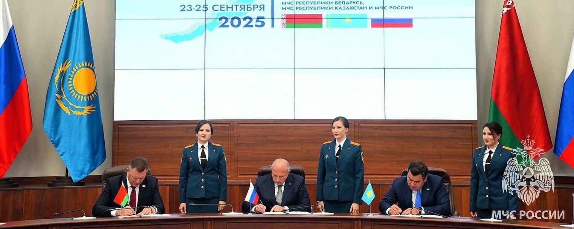 В Иркутске прошло XII заседание Совместной коллегии глав МЧС Казахстана, России и Беларуси В Иркутске прошло XII заседание Совместной коллегии глав МЧС Казахстана, России и Беларуси - Sputnik Казахстан, 1920, 24.09.2025
