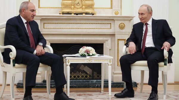 Президент РФ Владимир Путин и премьер-министр Армении Никол Пашинян встретились в Москве - Sputnik Казахстан