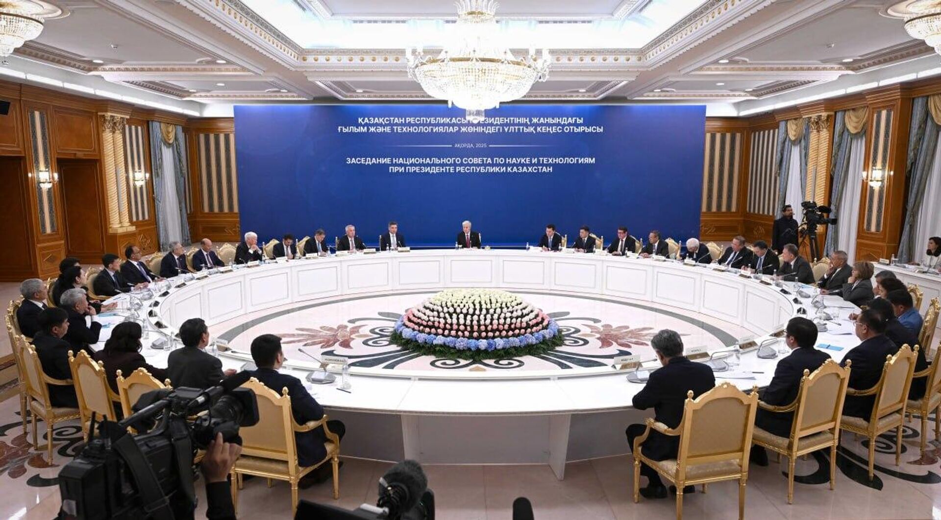 Мемлекет басшысы Ғылым және технологиялар жөніндегі ұлттық кеңестің отырысында сөз сөйле Мемлекет басшысы Ғылым және технологиялар жөніндегі ұлттық кеңестің отырысында сөз сөйле - Sputnik Қазақстан, 1920, 26.09.2025