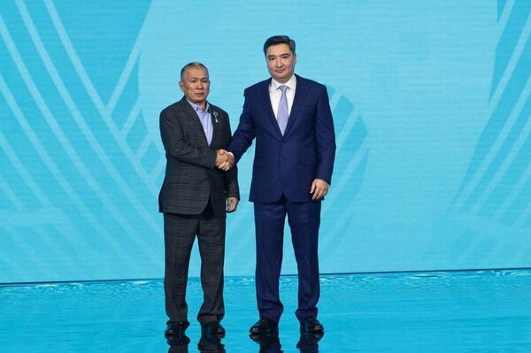 Олжас Бектенов от имени президента вручил награды представителям рабочих профессий  - Sputnik Қазақстан