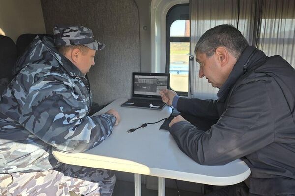 Агепсим Ашкалов посетил пункт пропуска Сагарчин на казахстанской границе - Sputnik Казахстан