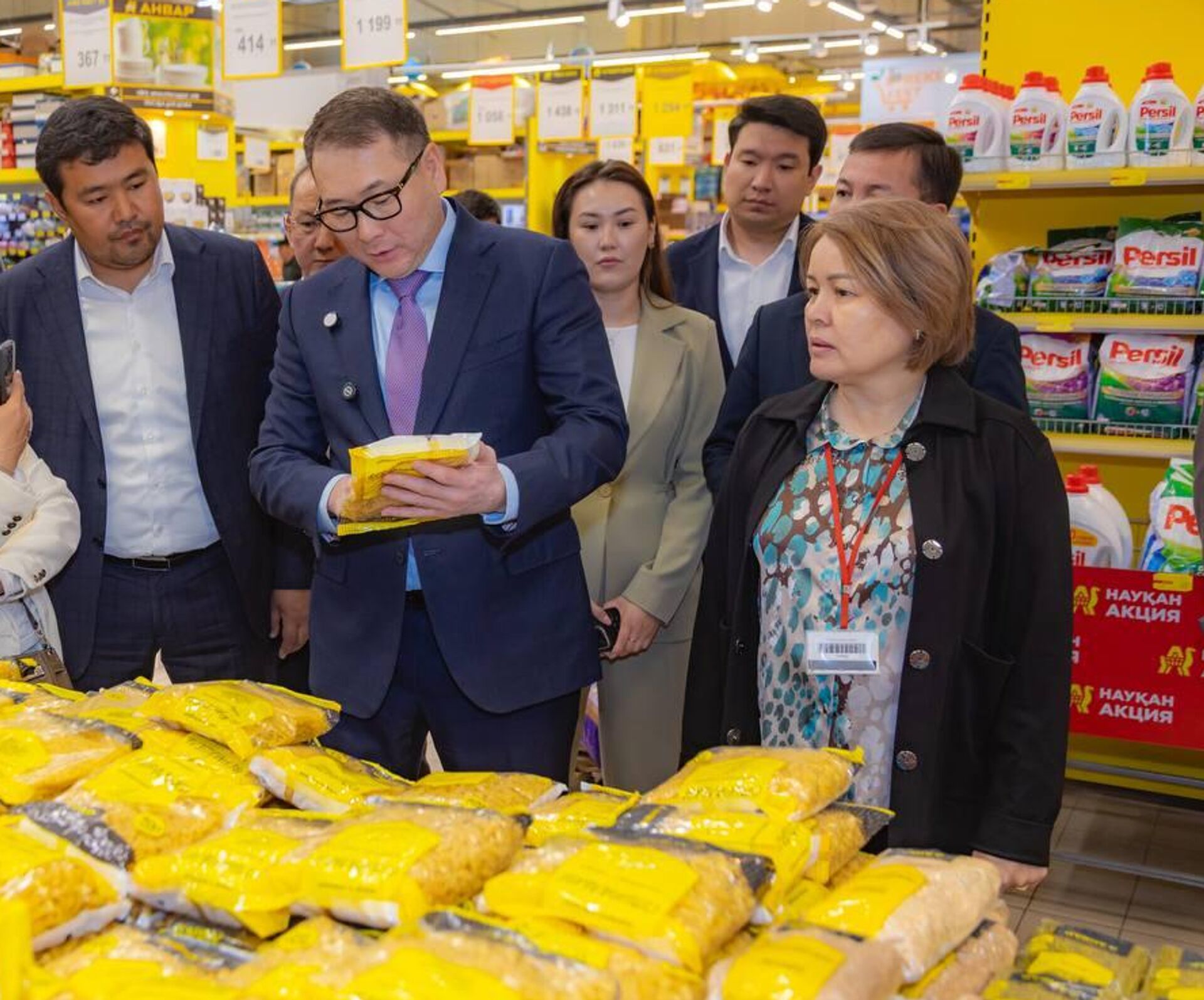 Глава Минторговли и интеграции Казахстана Арман Шаккалиев посетил торговые сети Астаны Глава Минторговли и интеграции Казахстана Арман Шаккалиев посетил торговые сети Астаны - Sputnik Қазақстан, 1920, 27.09.2025