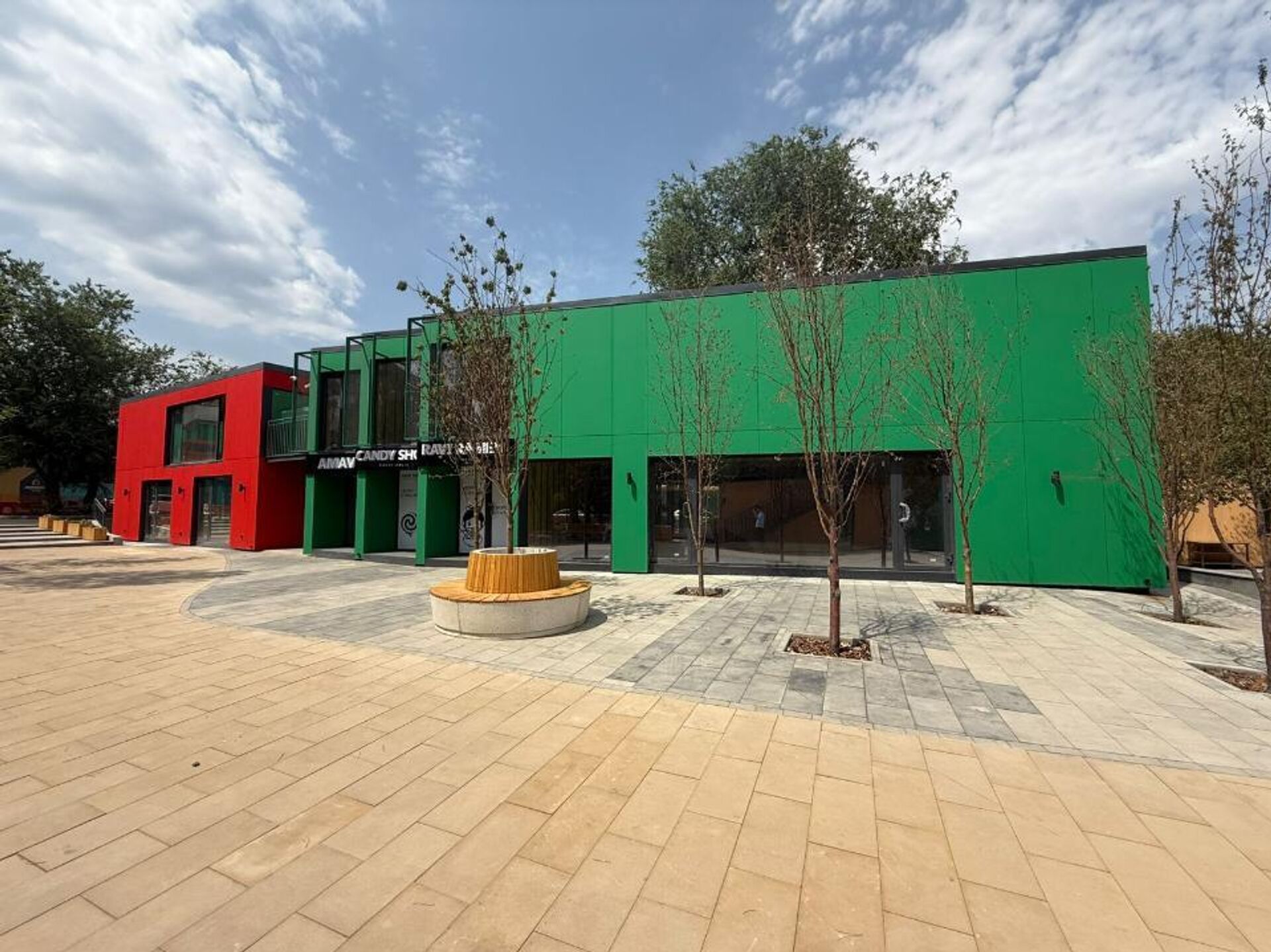 Бокс-парк из морских контейнеров открылся в Алматы - Sputnik Казахстан, 1920, 27.09.2025