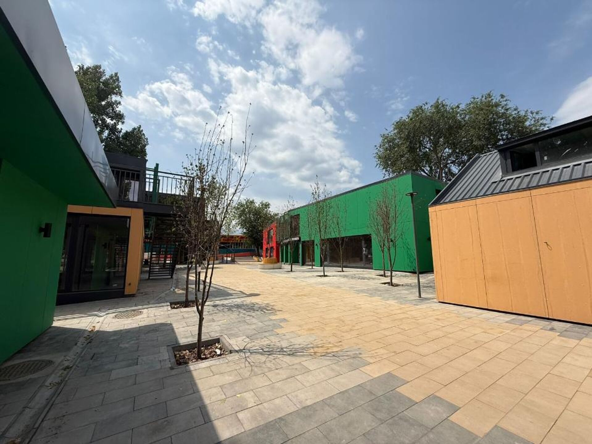 Бокс-парк из морских контейнеров открылся в Алматы - Sputnik Казахстан, 1920, 27.09.2025