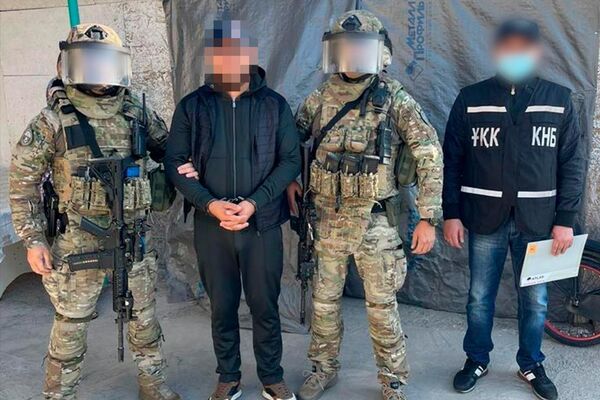 Найденное и изъятое сотрудниками КНБ оружие в регионах Казахстана  - Sputnik Казахстан