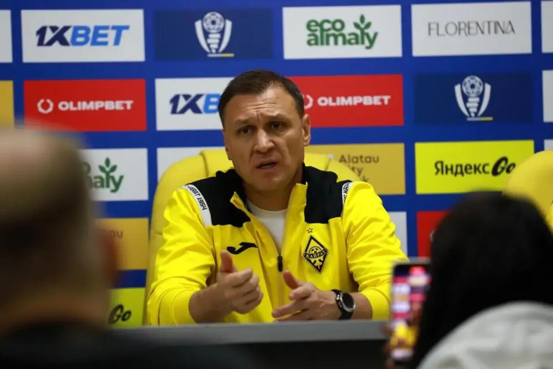 Главный тренер ФК Кайрат Рафаэль Уразбахтин - Sputnik Казахстан, 1920, 01.10.2025
