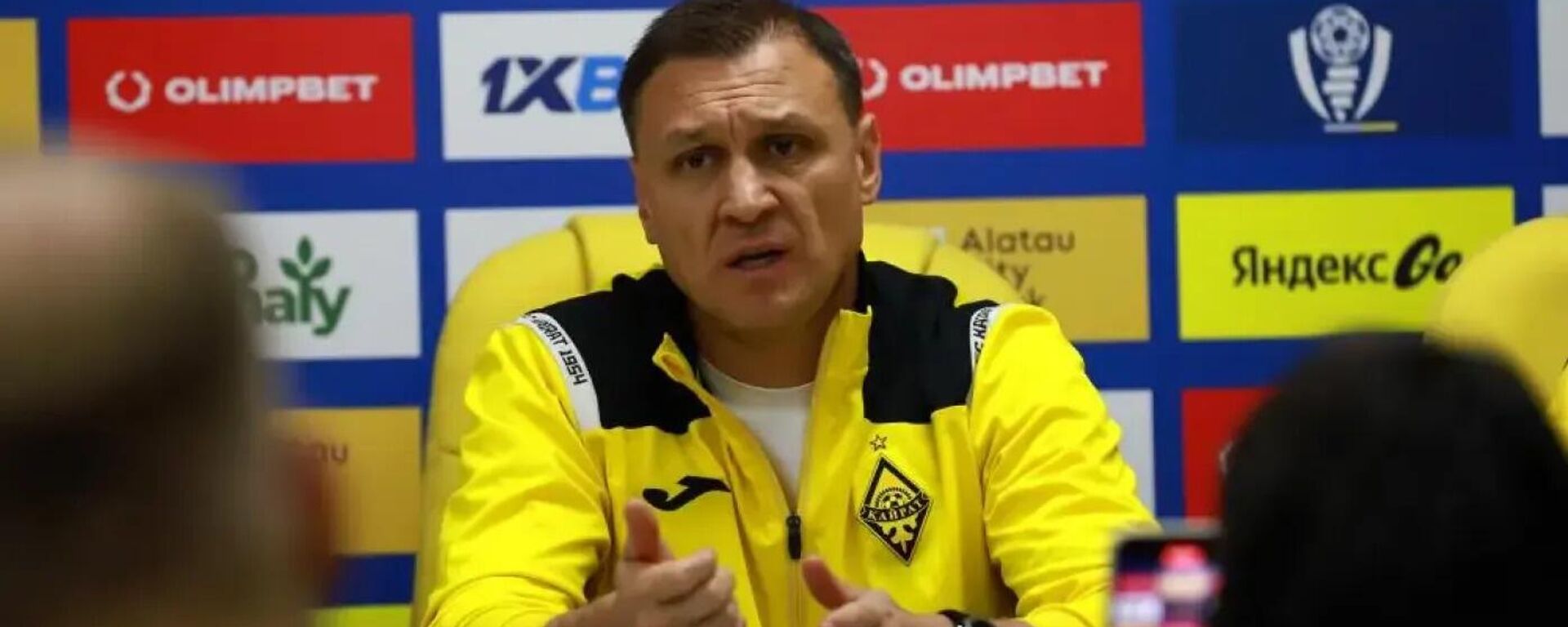 Главный тренер ФК Кайрат Рафаэль Уразбахтин - Sputnik Казахстан, 1920, 08.12.2025