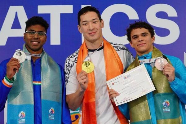 Пловец из Астаны Адильбек Мусин завоевал золото чемпионата Азии в Индии - Sputnik Казахстан