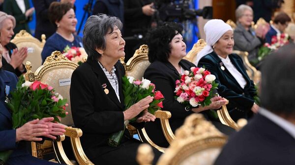 Тоқаев ұстаздарды мерекесімен құттықтады - Sputnik Қазақстан