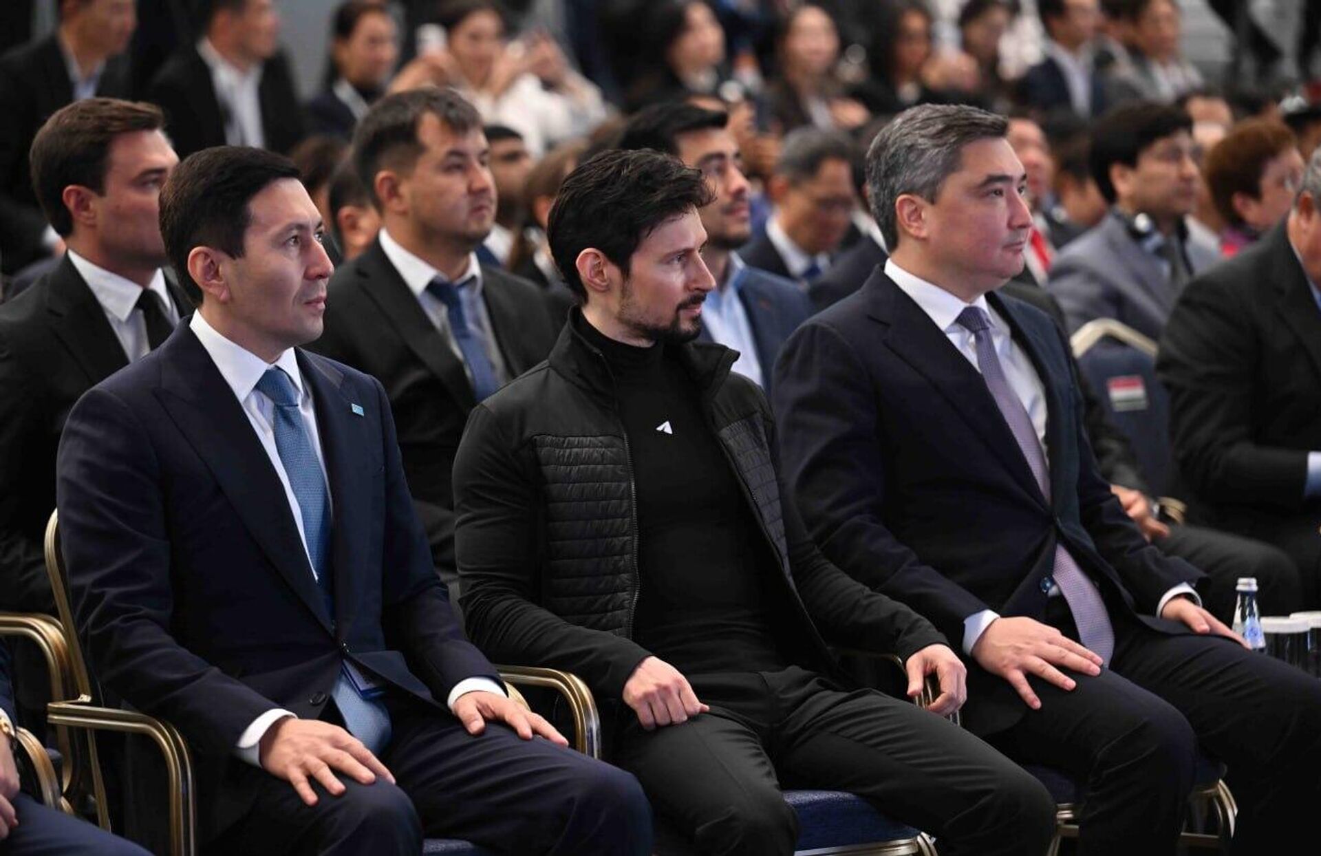 Павел Дуров и Олжас Бектенов на форуме Digital Bridge 2025 в Астане Павел Дуров и Олжас Бектенов на форуме Digital Bridge 2025 в Астане - Sputnik Казахстан, 1920, 02.10.2025