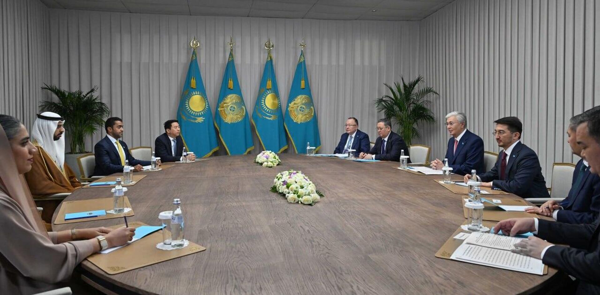 Токаев встретился с министром по вопросам искусственного интеллекта ОАЭ и председателем Департамента здравоохранения Абу-Даби - Sputnik Казахстан, 1920, 02.10.2025