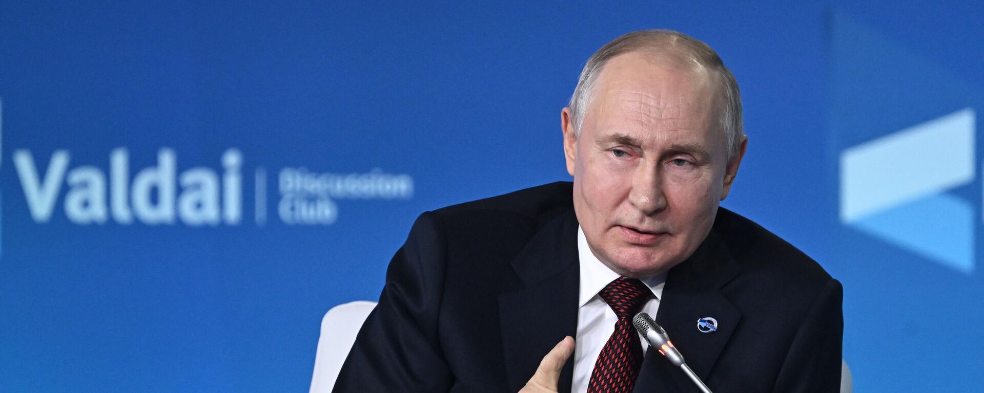 Выступление Путина на пленарной сессии клуба Валдай - прямой эфир Выступление Путина на пленарной сессии клуба Валдай - прямой эфир - Sputnik Казахстан, 1920, 02.10.2025