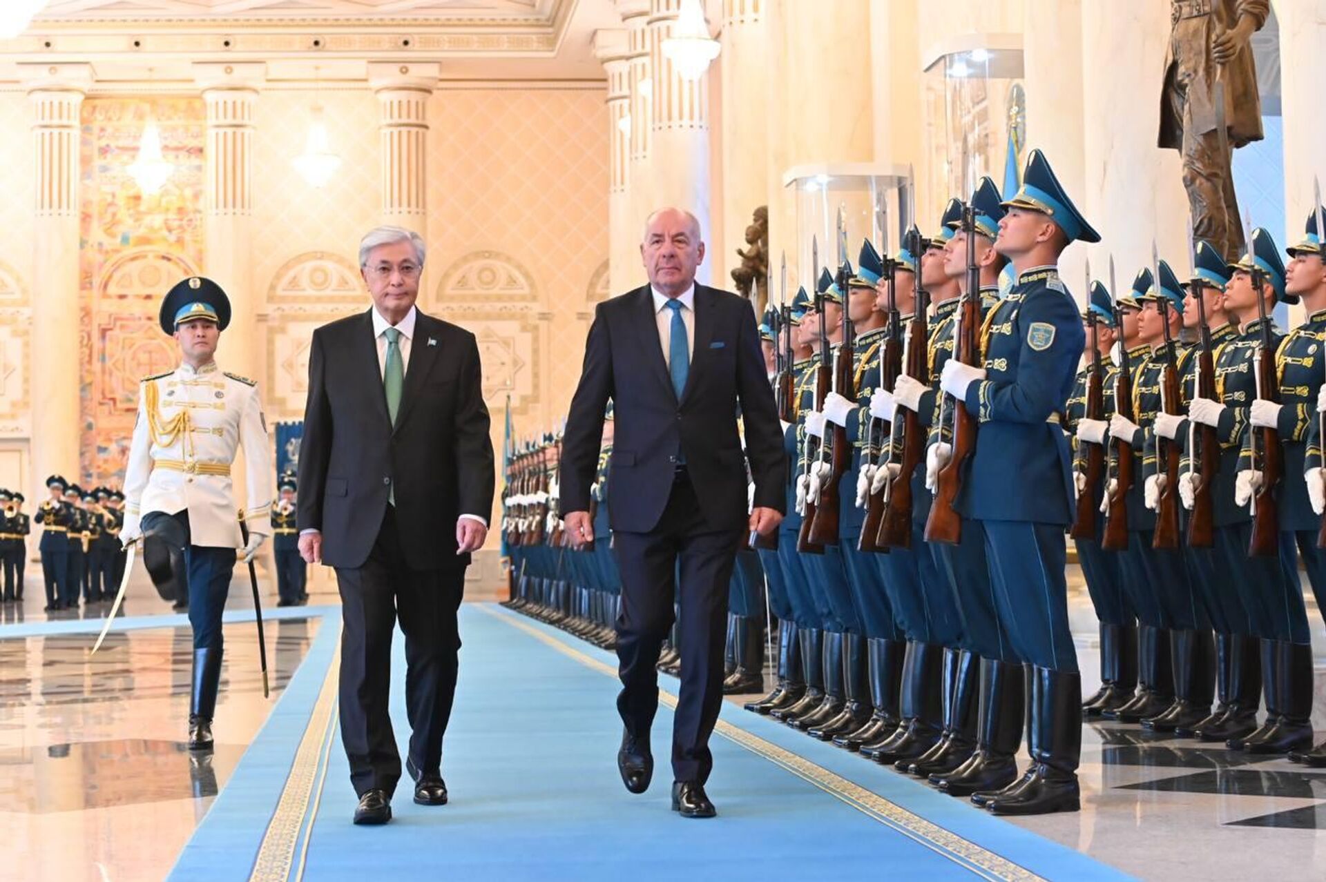 Церемония встречи президента Венгрии Тамаша Шуйока - Sputnik Қазақстан, 1920, 02.10.2025