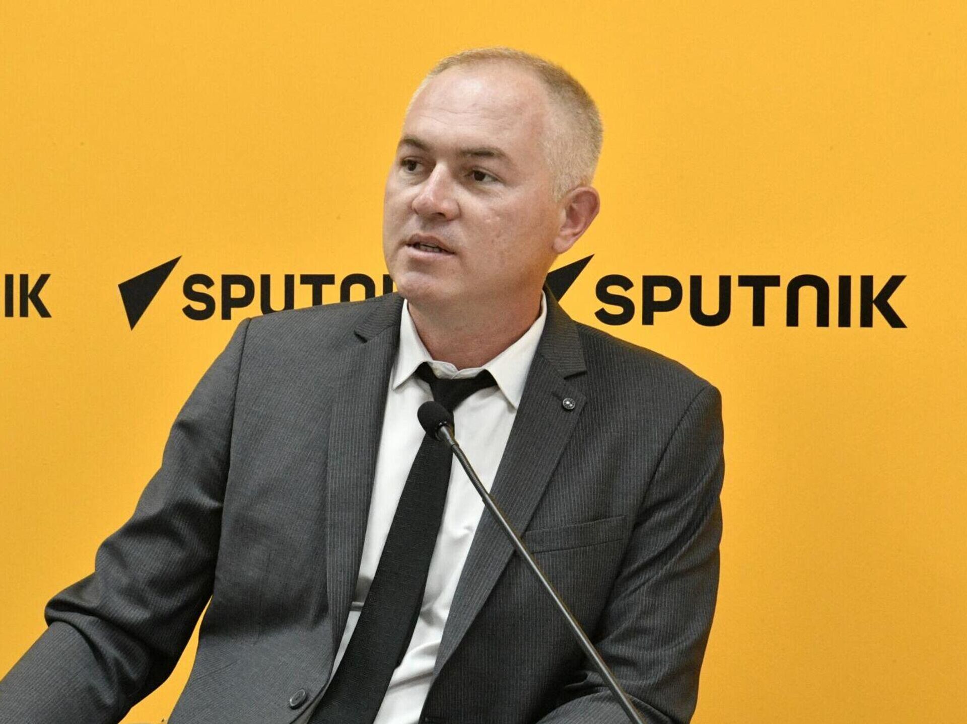 Замдиректора НИИ ирригации и водных проблем при министерстве водного хозяйства Узбекистана Андрей Петров Замдиректора НИИ ирригации и водных проблем при министерстве водного хозяйства Узбекистана Андрей Петров - Sputnik Казахстан, 1920, 02.10.2025