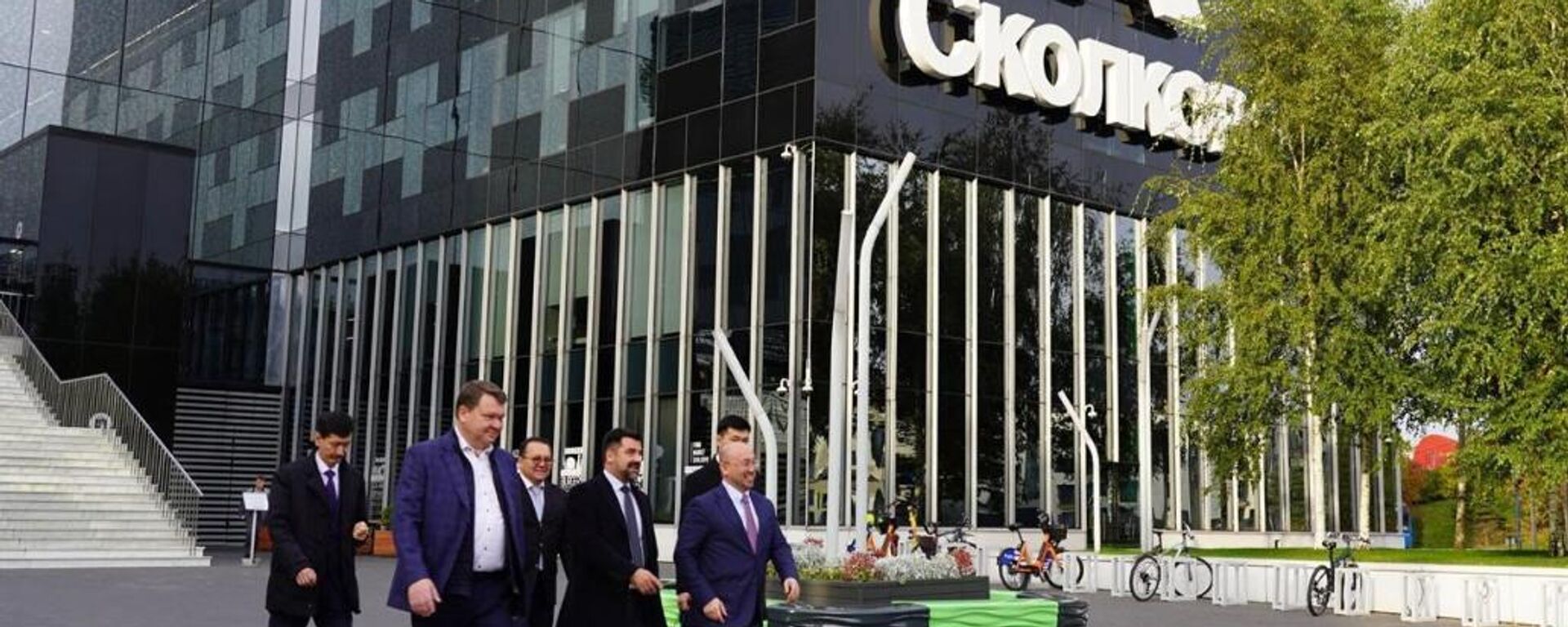 Посол Казахстана в России Даурен Абаев посетил Сколково - Sputnik Казахстан, 1920, 08.02.2026