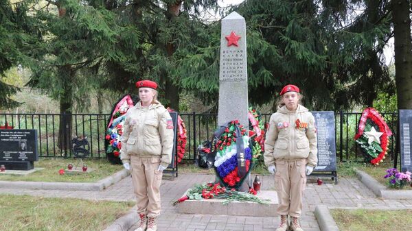 Памятное мероприятие, посвященное 80-летию Победы, прошло в деревне Пчева Ленинградской области - Sputnik Қазақстан