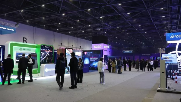 Стартапы и IT-компании представили решения на Digital Bridge 2025 - Sputnik Қазақстан