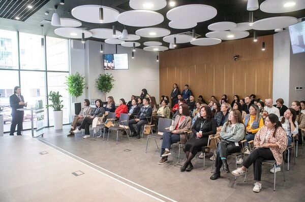 Неделя финансовой грамотности - Financial Literacy Week проходит на Казахстанской фондовой бирже Неделя финансовой грамотности - Financial Literacy Week проходит на Казахстанской фондовой бирже - Sputnik Казахстан