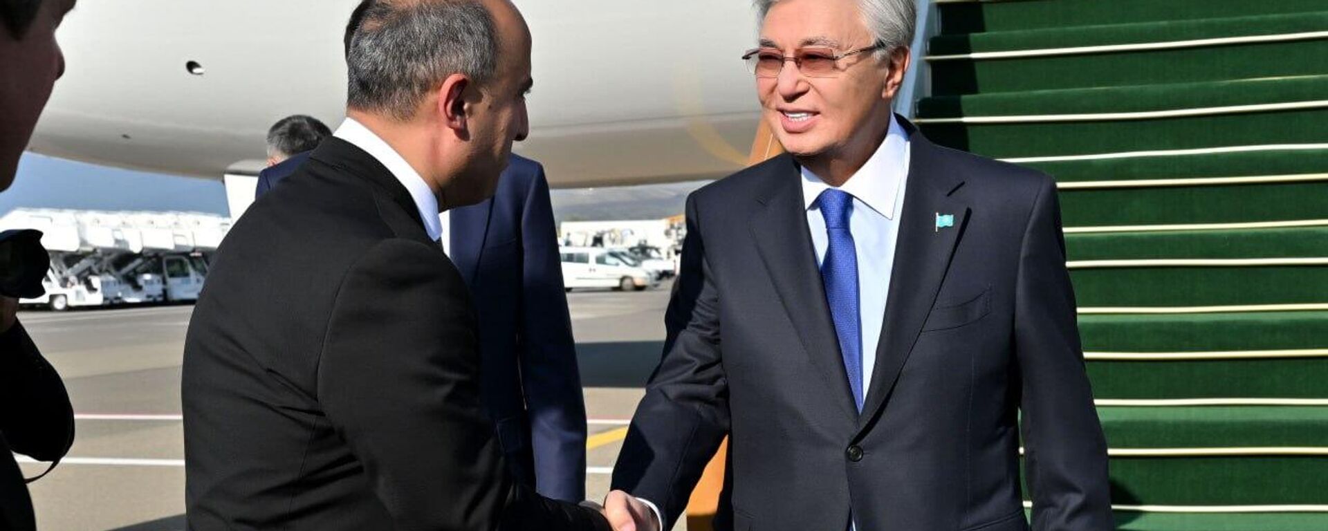 Касым-Жомарт Токаев прибыл в Габалу (Азербайджан) - Sputnik Казахстан, 1920, 06.10.2025