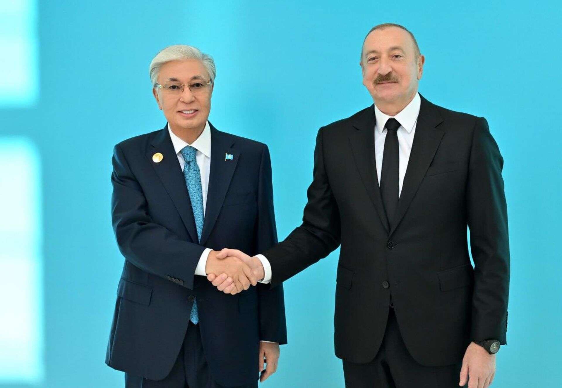 Касым-Жомарт Токаев и Ильхам Алиев в Габале Касым-Жомарт Токаев и Ильхам Алиев в Габале - Sputnik Казахстан, 1920, 26.12.2025