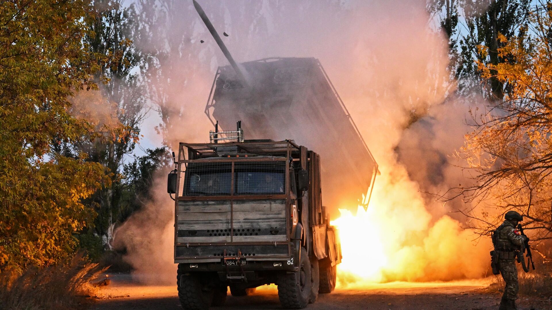 Боевая работа системы дистанционного минирования Земледелие группировки войск Центр на Красноармейском направлении в зоне СВО Боевая работа системы дистанционного минирования Земледелие группировки войск Центр на Красноармейском направлении в зоне СВО - Sputnik Казахстан, 1920, 08.10.2025