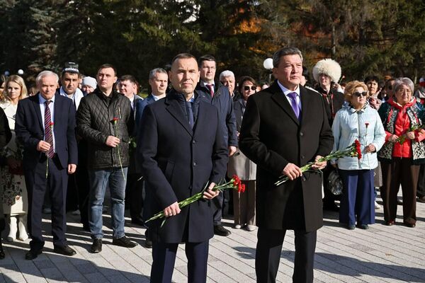 Делегация Курганской области посетила Северо-Казахстанскую область Делегация Курганской области посетила Северо-Казахстанскую область - Sputnik Казахстан