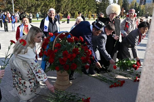 Делегация Курганской области посетила Северо-Казахстанскую область Делегация Курганской области посетила Северо-Казахстанскую область - Sputnik Казахстан
