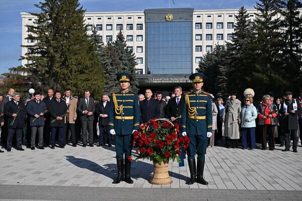 Делегация Курганской области посетила Северо-Казахстанскую область Делегация Курганской области посетила Северо-Казахстанскую область - Sputnik Казахстан