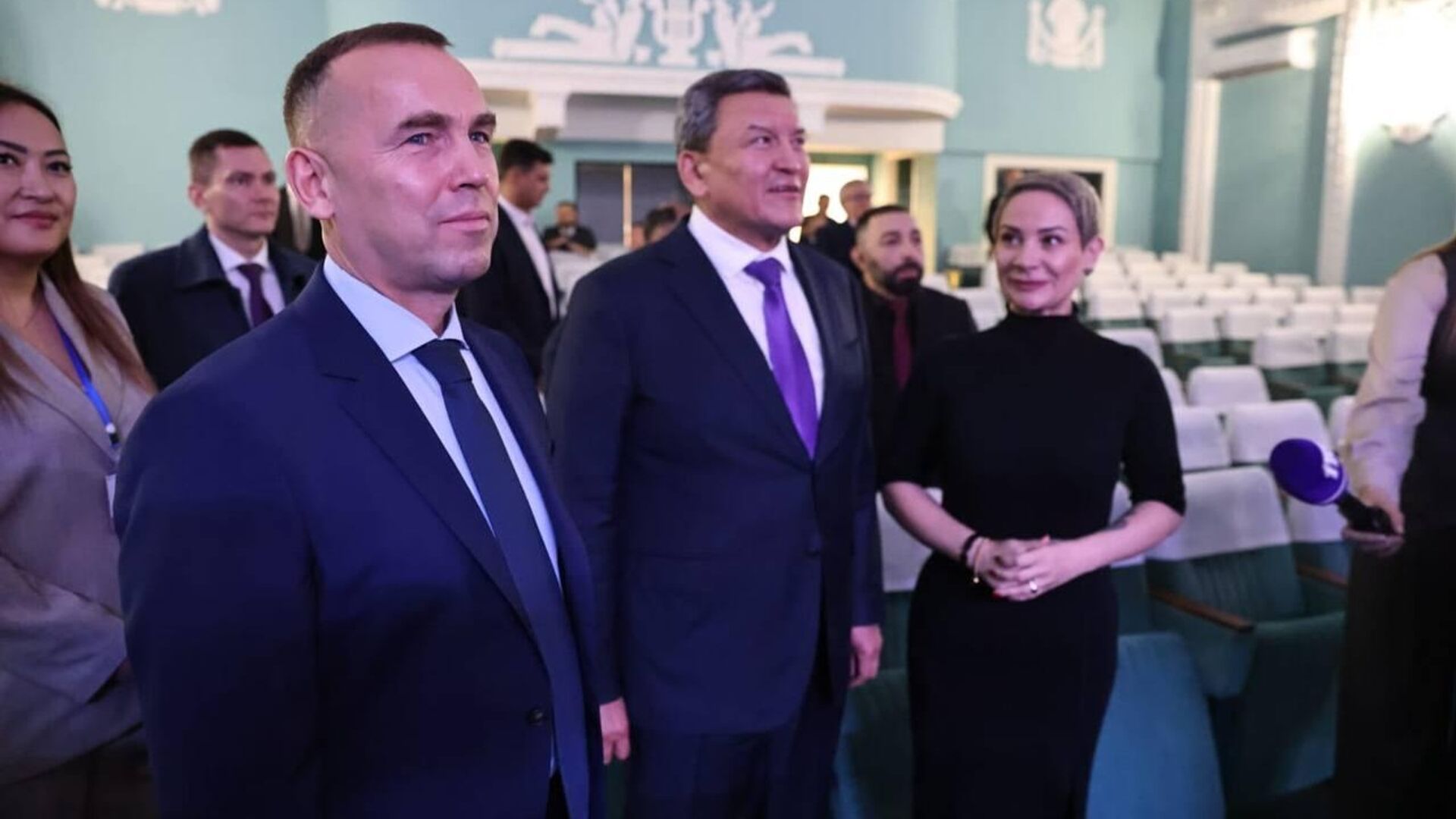 Губернатор Курганской области Вадим Шумков и аким Северо-Казахстанской области Гауез Нурмухамбетов Губернатор Курганской области Вадим Шумков и аким Северо-Казахстанской области Гауез Нурмухамбетов - Sputnik Казахстан, 1920, 11.10.2025