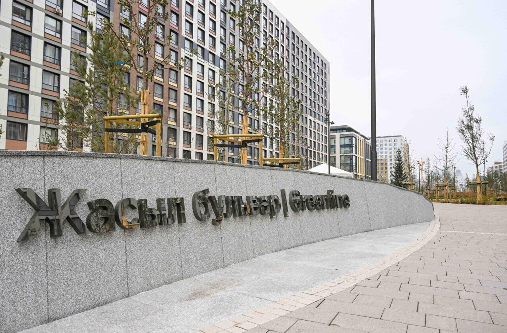 Касым-Жомарт Токаев осмотрел бульвар Greenline в районе Нура Астаны - Sputnik Казахстан, 1920, 11.10.2025