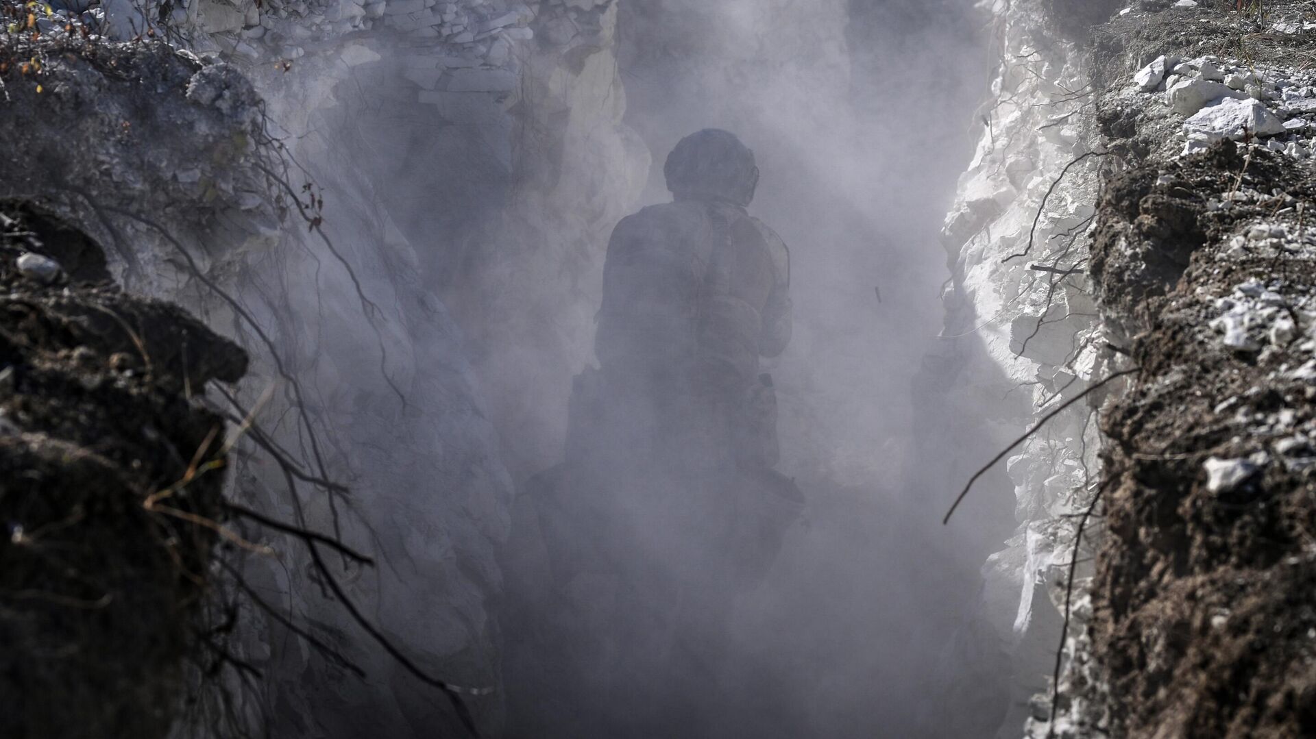 Боевое слаживание штурмовых подразделений группировки войск Центр в зоне СВО Боевое слаживание штурмовых подразделений группировки войск Центр в зоне СВО - Sputnik Казахстан, 1920, 10.11.2025