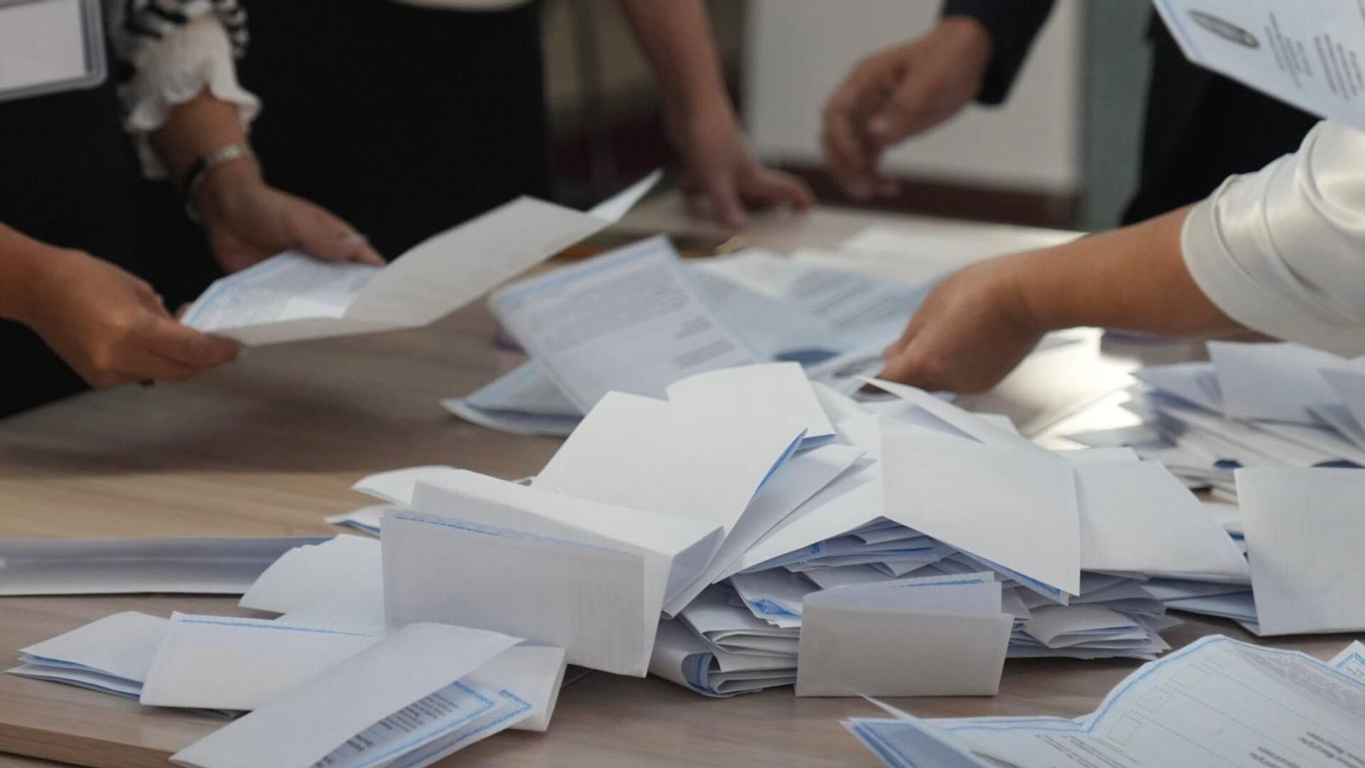 Құрылтай депутаттығына кімдер таласады Құрылтай депутаттығына кімдер таласады - Sputnik Қазақстан, 1920, 15.07.2026