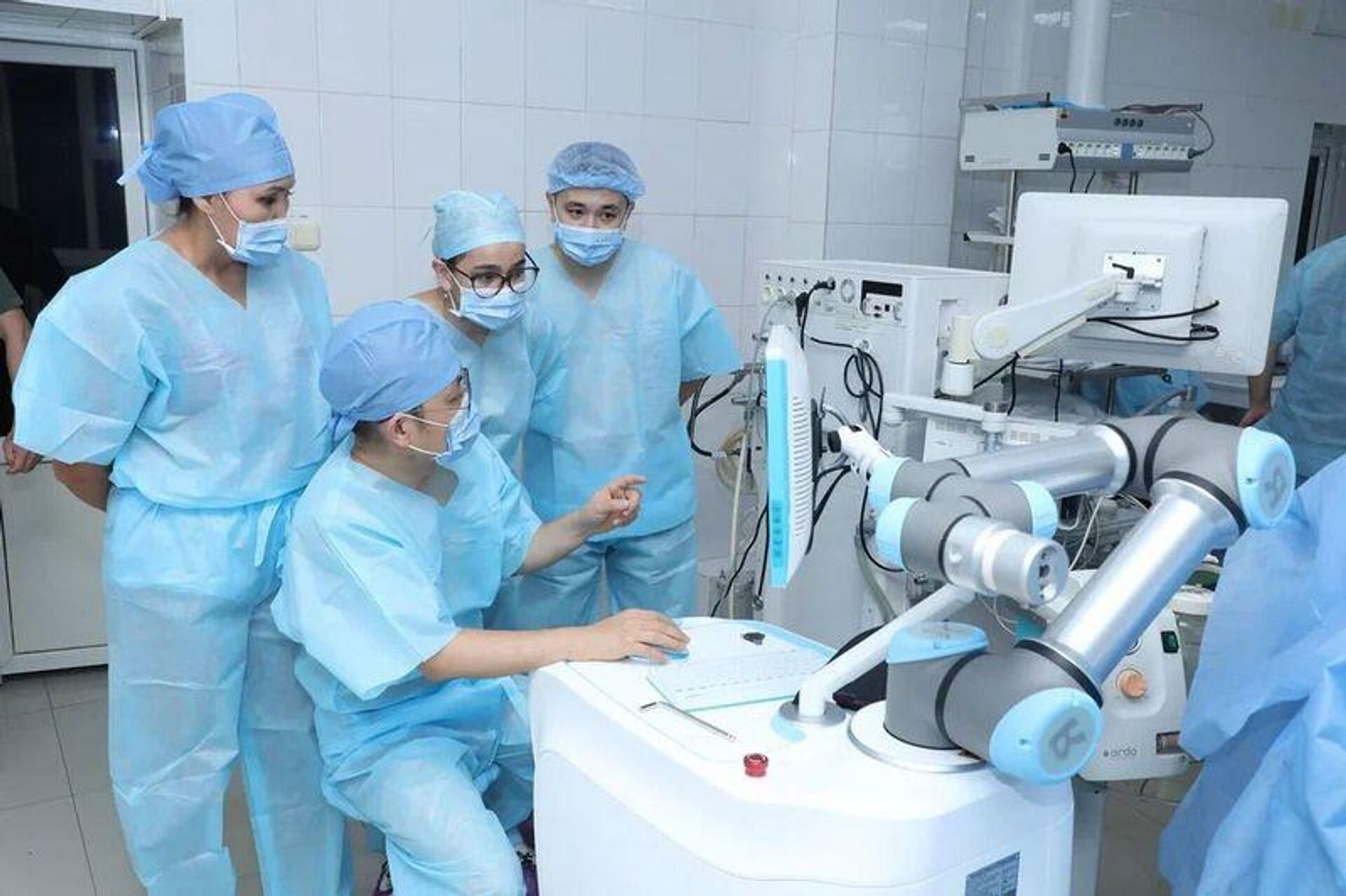 Применение робота в Карагандинской многопрофильной больнице - Sputnik Казахстан, 1920, 16.10.2025