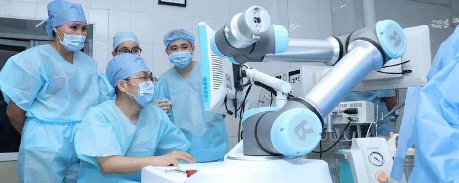 Применение робота в Карагандинской многопрофильной больнице - Sputnik Казахстан, 1920, 16.10.2025