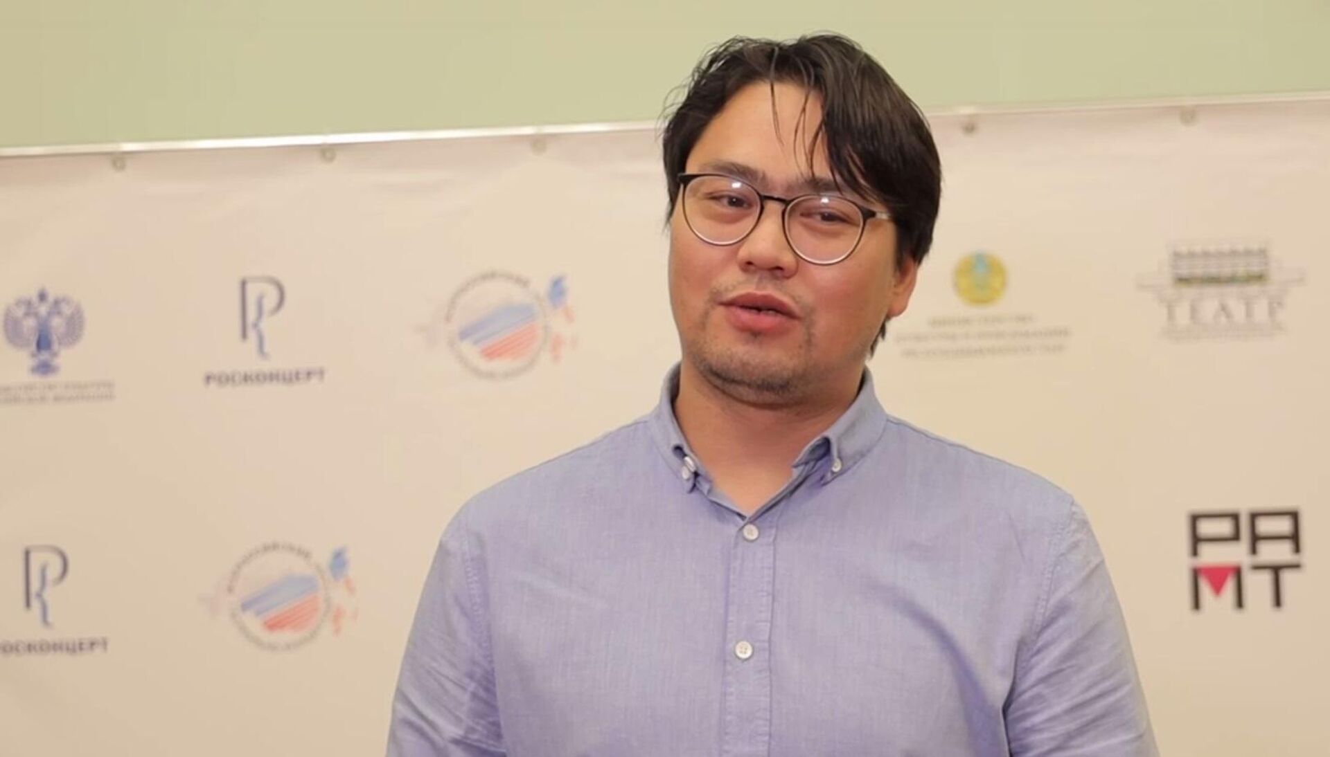 Ведущий артист театра Максат Сахиулы - Sputnik Казахстан, 1920, 18.10.2025