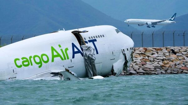 ЧП произошло с самолетом в аэропорту Гонконга  - Sputnik Казахстан