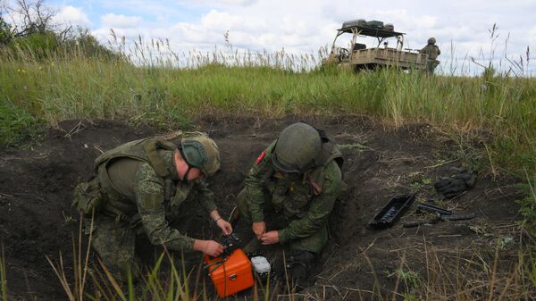 Связисты группировки войск Центр в ДНР - Sputnik Казахстан