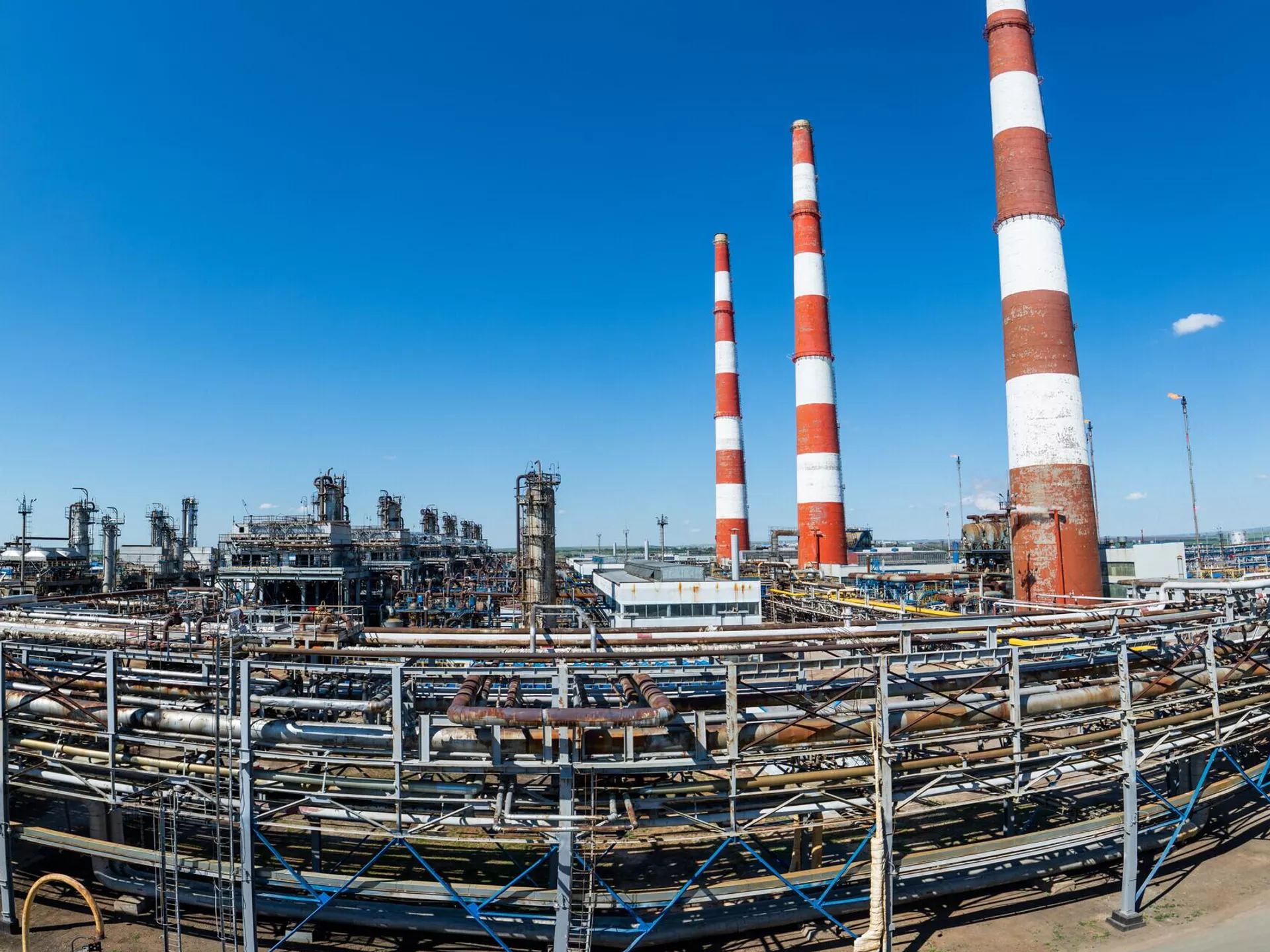 Оренбурзький газопереробний завод Газпрому в Росії