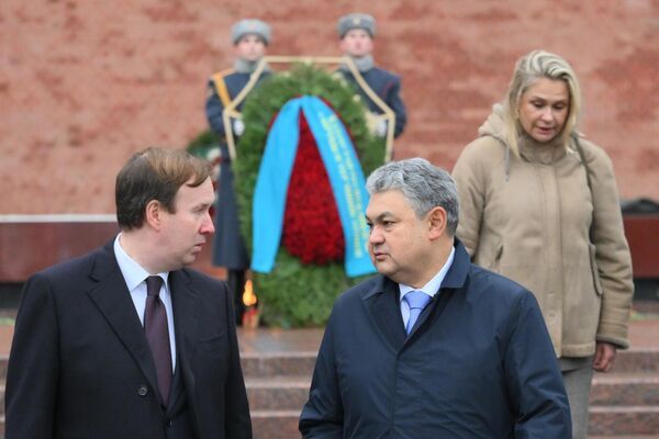 Глава МИД Казахстана Ермек Кошербаев возложил венок к Могиле Неизвестного Солдата в Москве - Sputnik Казахстан