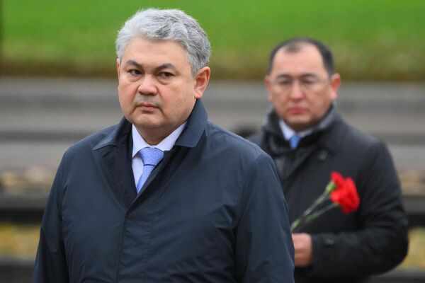 Глава МИД Казахстана Е. Кошербаев возложил венок к Могиле Неизвестного Солдата в Москве - Sputnik Казахстан