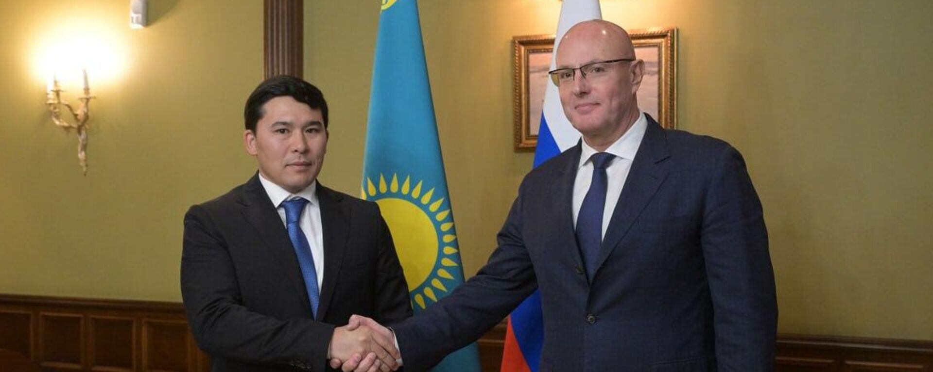 Встреча министра туризма и спорта Казахстана Ербола Мырзабосынова и вице-премьера России Дмитрия Чернышенко Встреча министра туризма и спорта Казахстана Ербола Мырзабосынова и вице-премьера России Дмитрия Чернышенко - Sputnik Казахстан, 1920, 23.10.2025