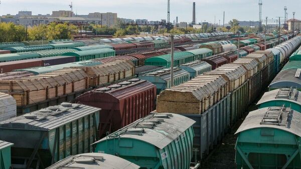 Теміржолдағы жекеменшік жүк вагондары қозғалысты қиындатып тұр   - Sputnik Қазақстан