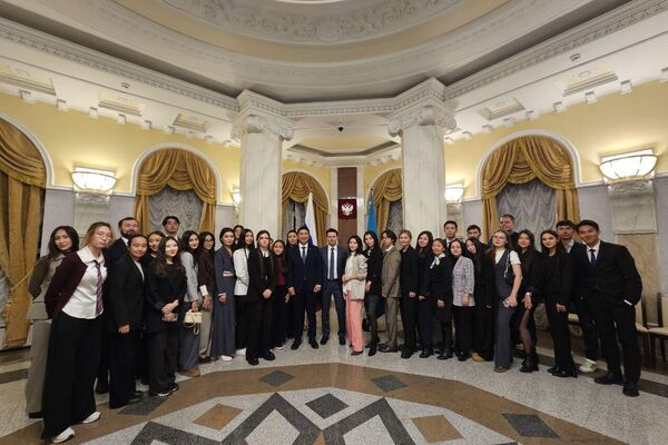 Слушатели Дипломатической школы Астана посетили посольство России в Казахстане Слушатели Дипломатической школы Астана посетили посольство России в Казахстане - Sputnik Казахстан