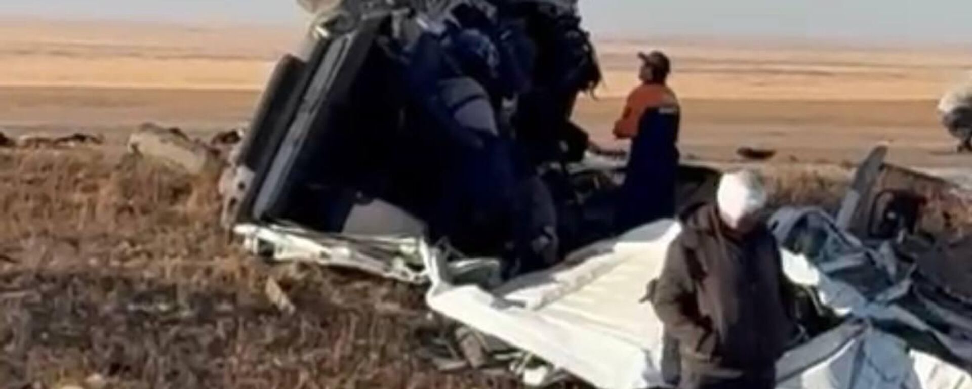 Порно мен ұйықтап жатқан мас мамамды трахает еттім