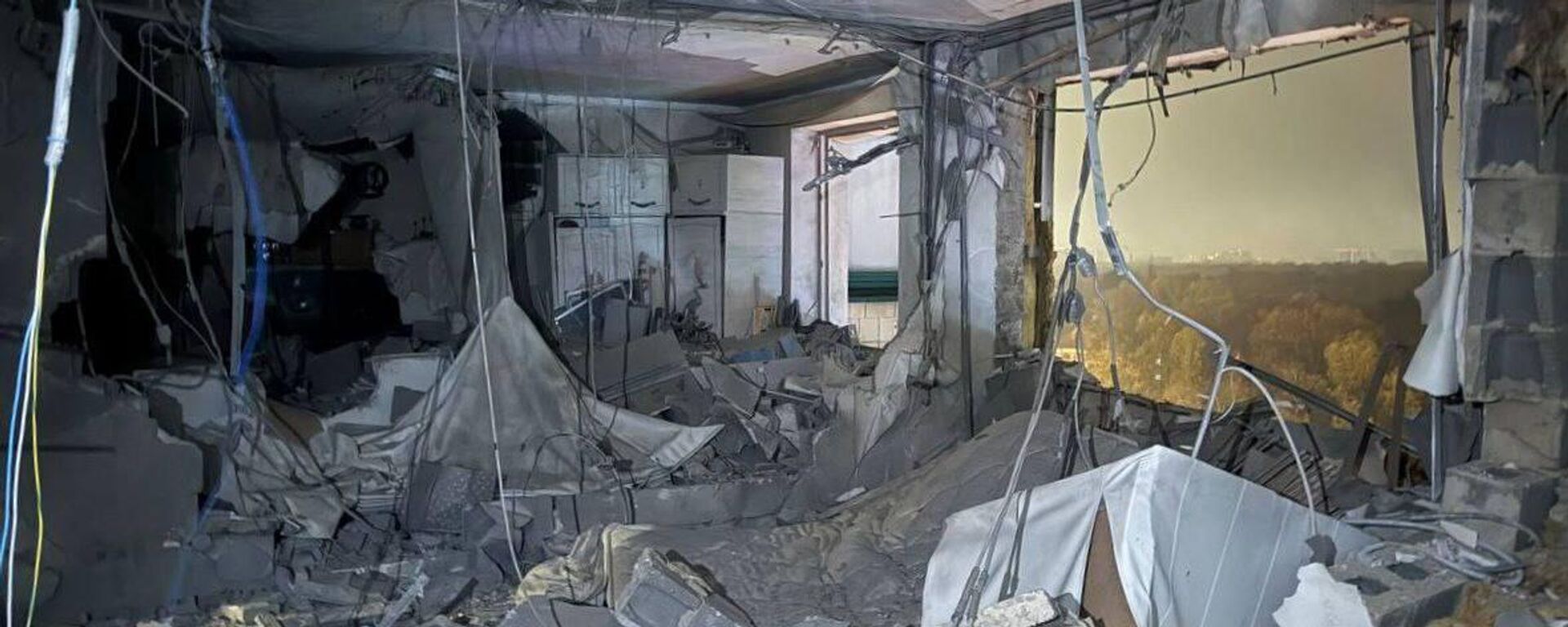 В Красногорске в результате атаки БПЛА получил повреждения жилой дом - Sputnik Казахстан, 1920, 24.10.2025